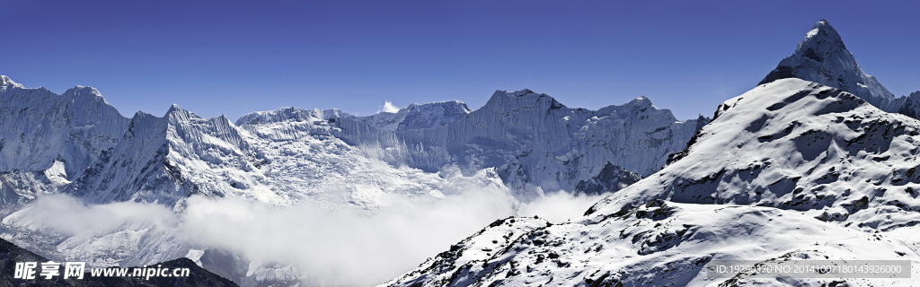 山巅雪景