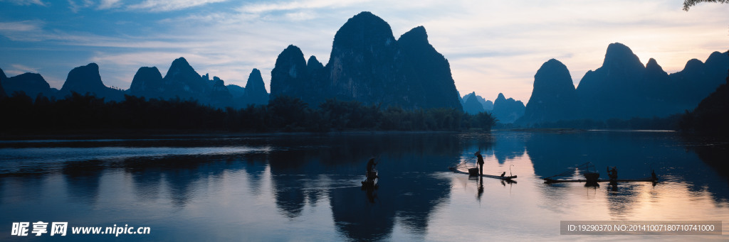 清晨的湖面