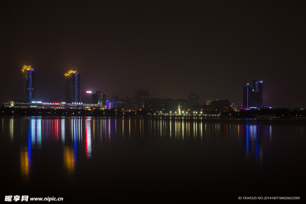 五彩斑斓的夜景