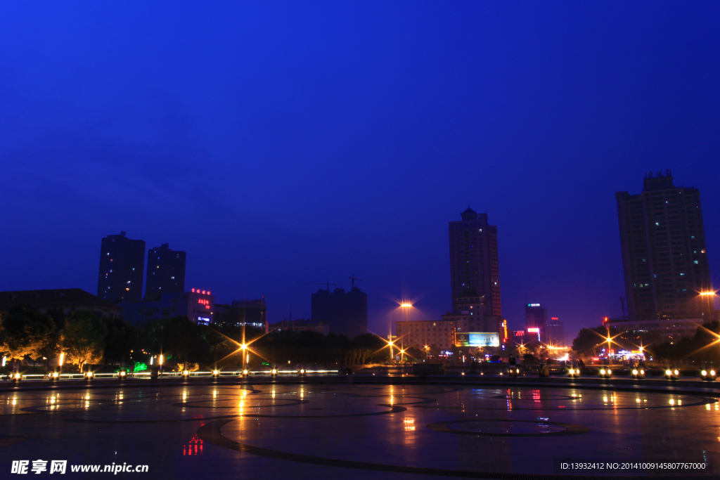 岳阳南湖广场夜景