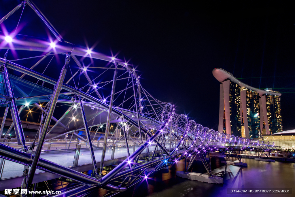 新加坡 桥梁紫色夜景