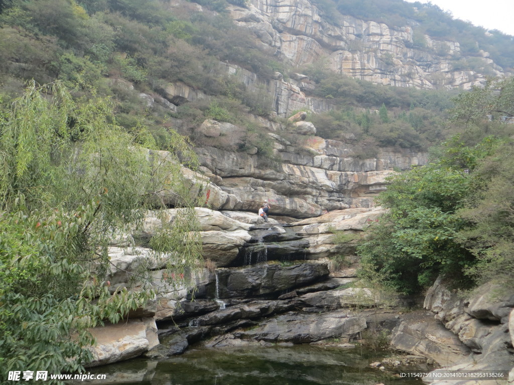 卢崖瀑布风景区景色