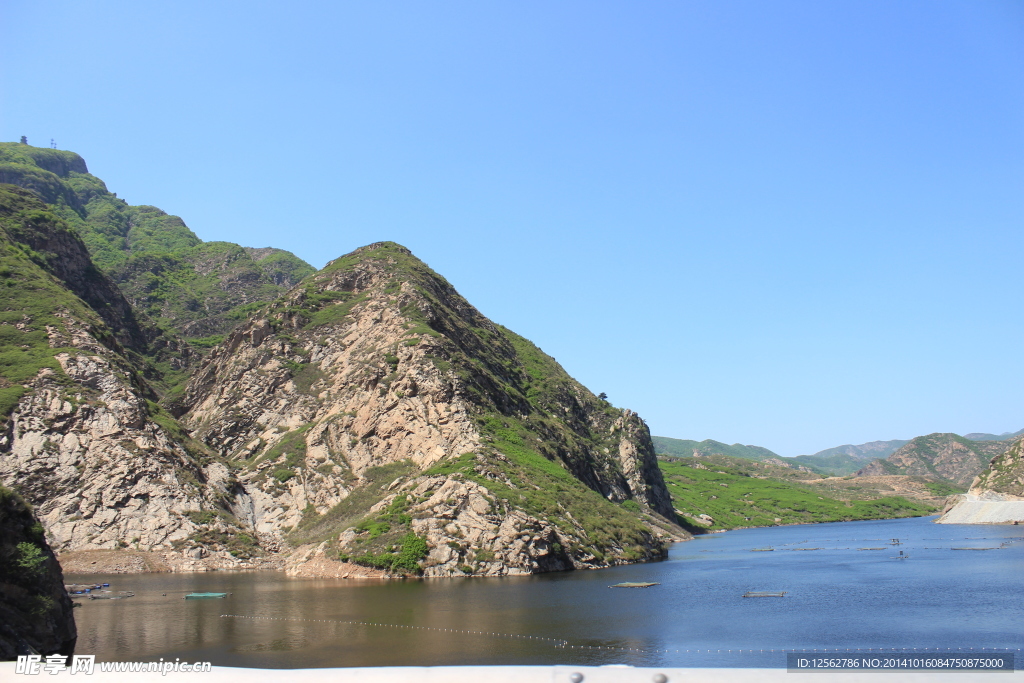 山水河流水库