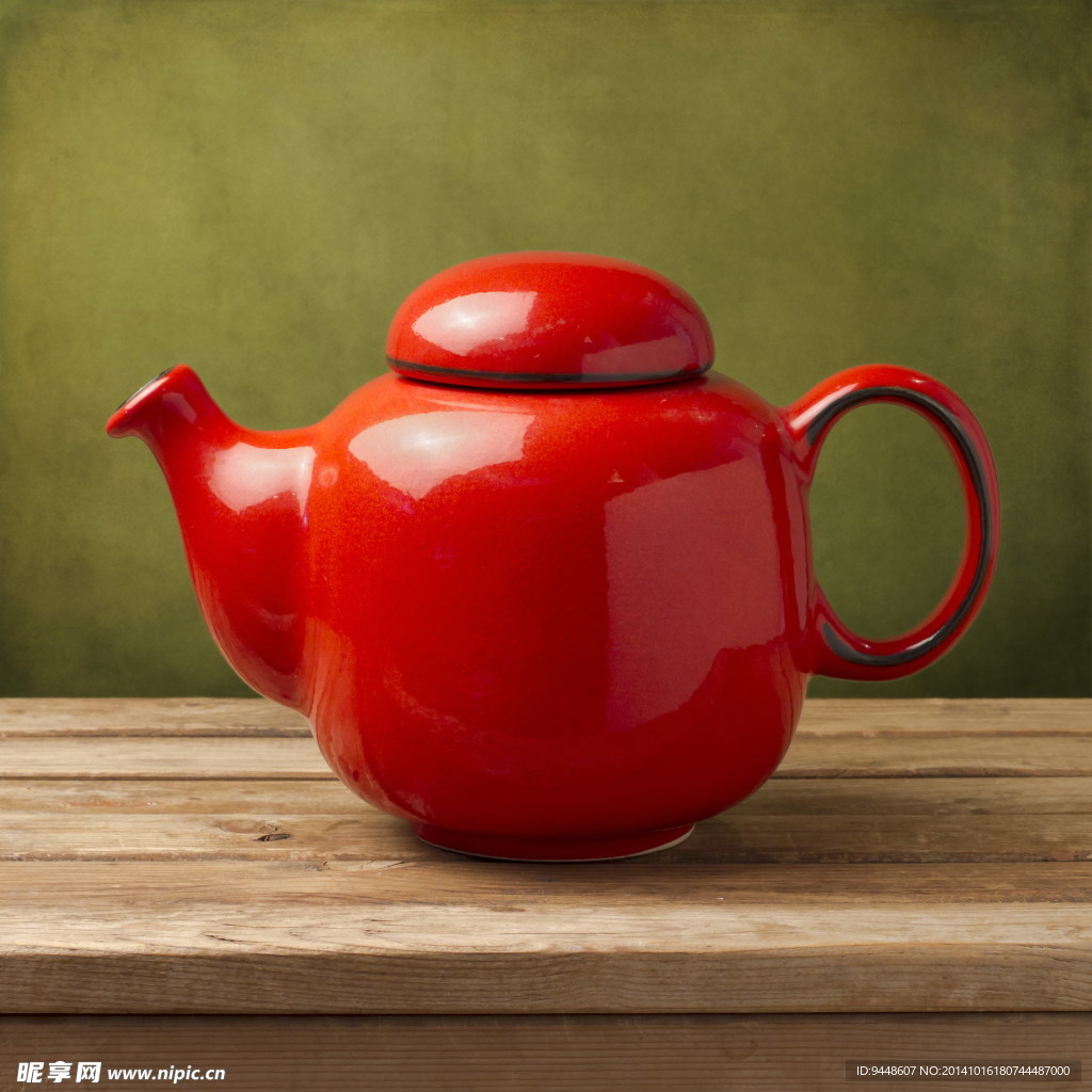 红色瓷器茶壶图片