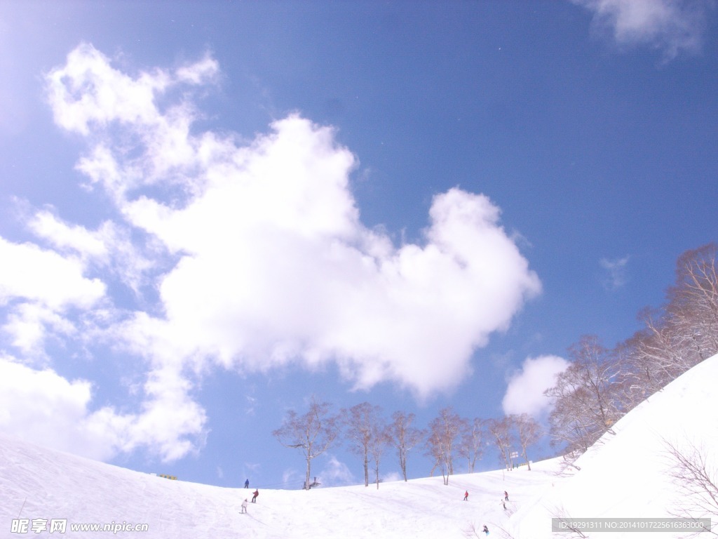 蓝天雪地