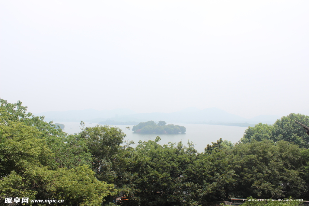 迷人湖心岛