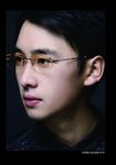 眼镜男模特