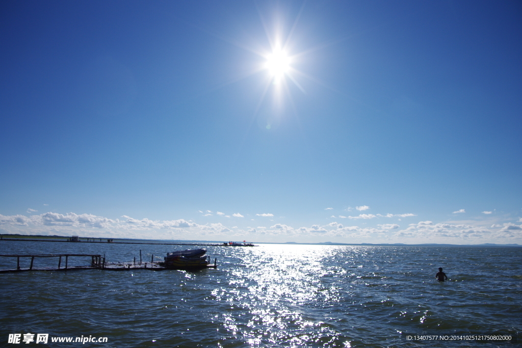 达里诺尔湖 湖面 太阳