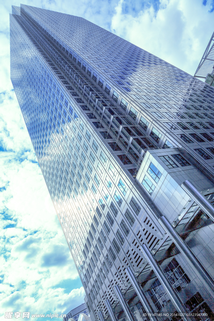 蓝天白云城市建筑