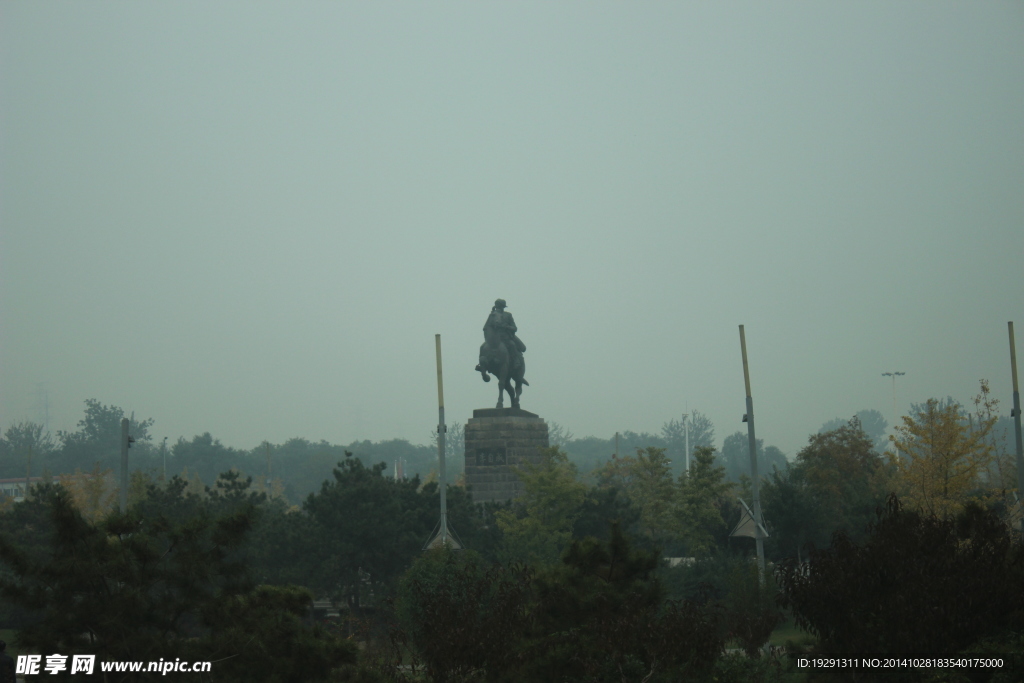 李自成骑马石像