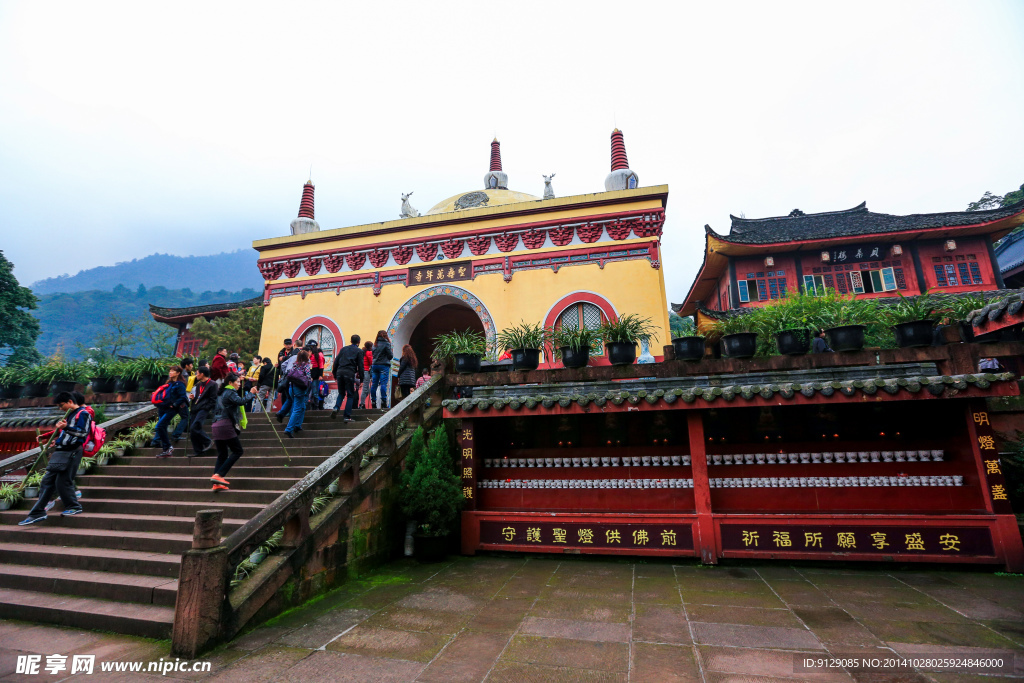 峨眉山万年寺