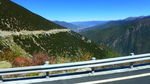 亚丁景区内公路风光