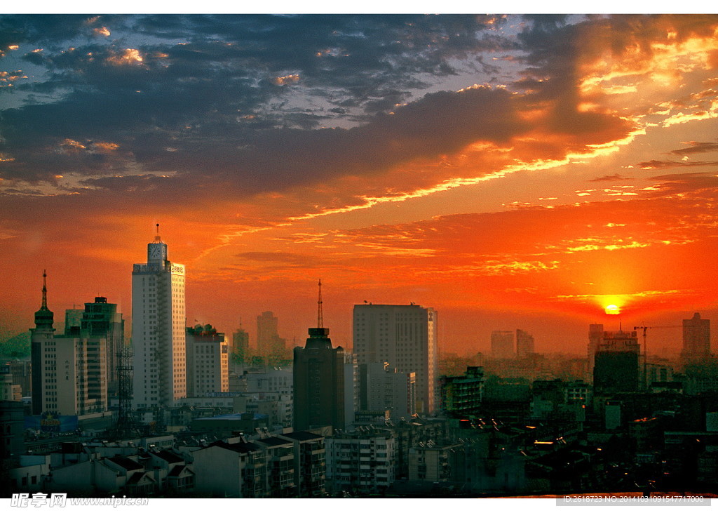 城市夕阳