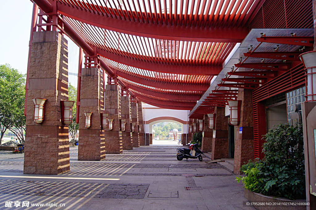 红条屋顶
