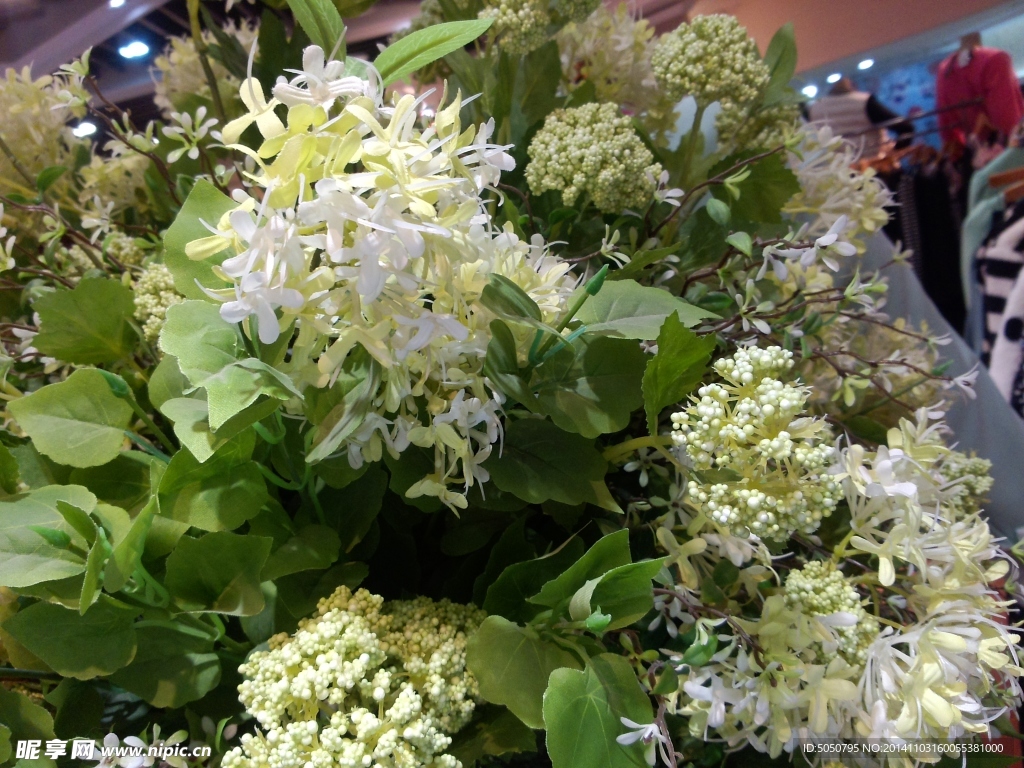 白色布艺鲜花