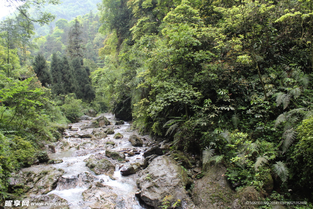 峨嵋山水