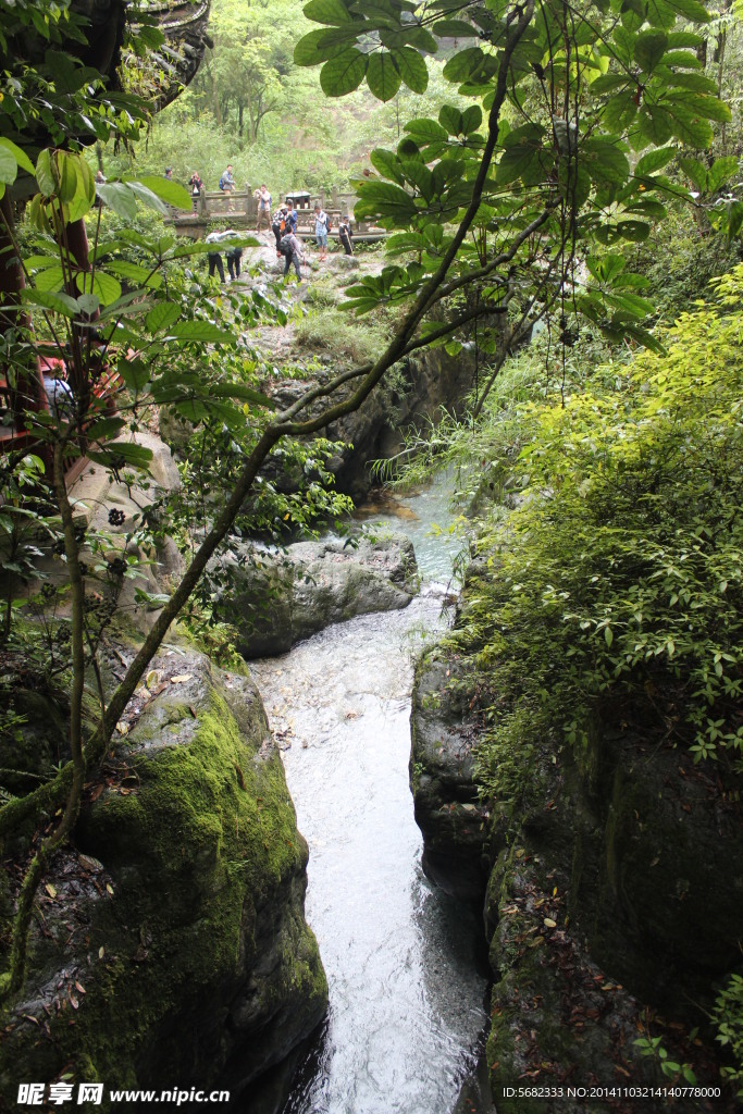 峨嵋涧水