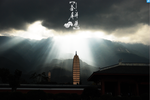 三塔光