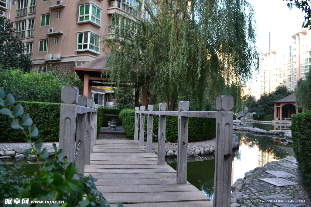 公园小木桥