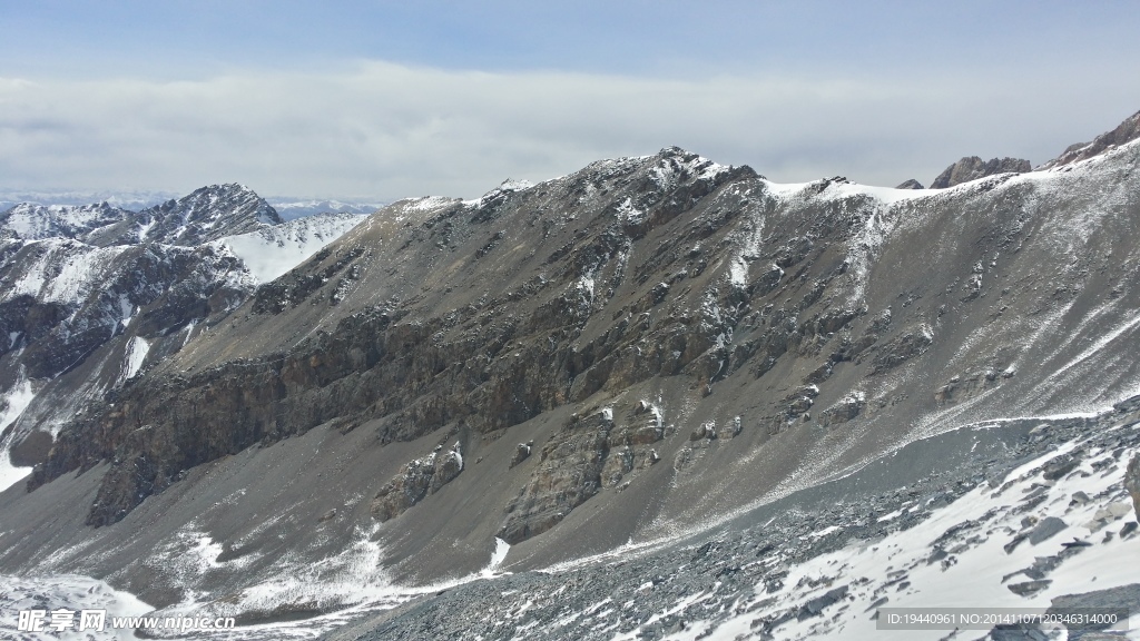 山顶雪景