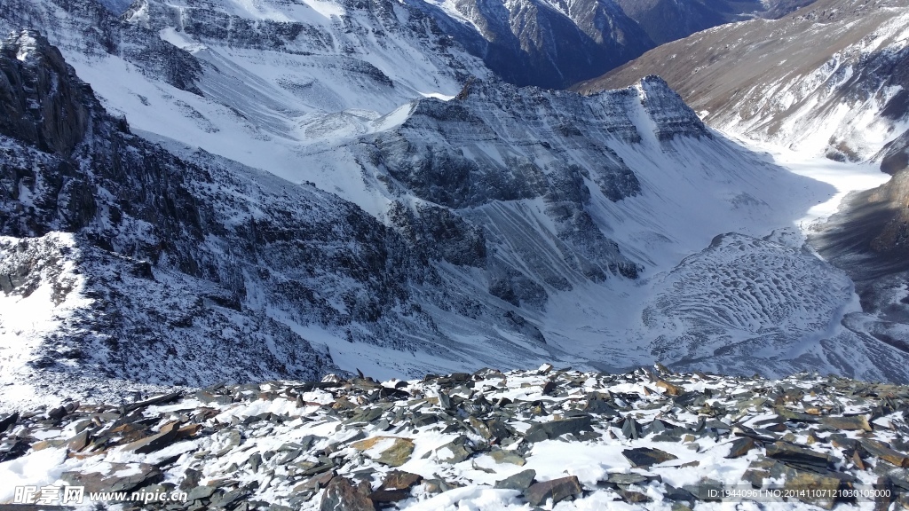 山顶雪景