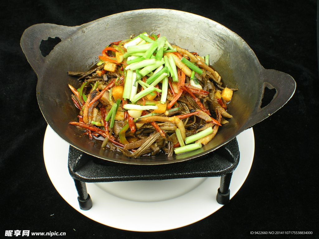 干锅腊肉茶树菇,有益身心健康,来客人必备菜,味道鲜美!_凤凰网视频_凤凰网