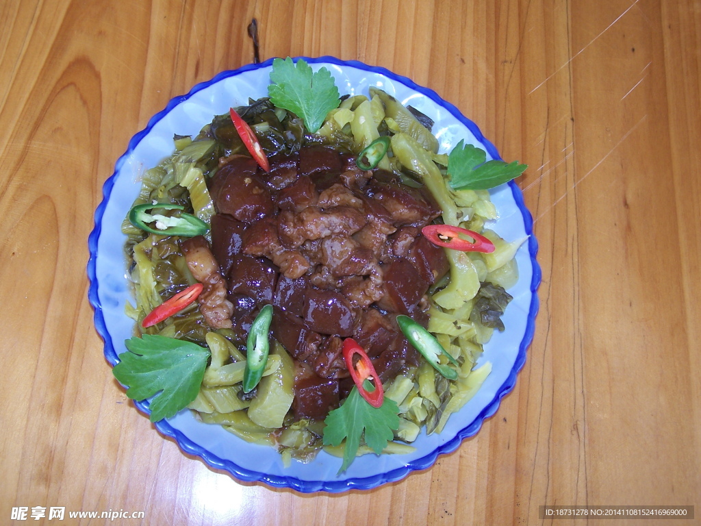 酸菜红炆肉 酸菜腩肉