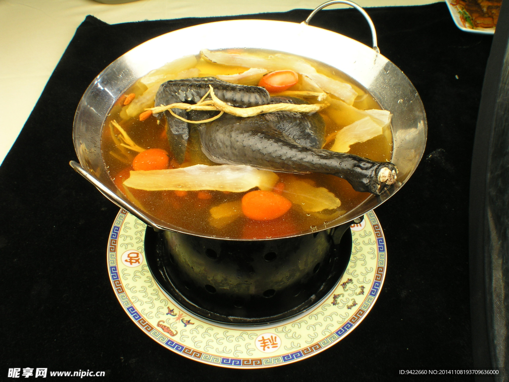 锅仔药材乌鸡