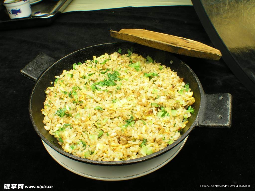 铁锅芥菜炒饭