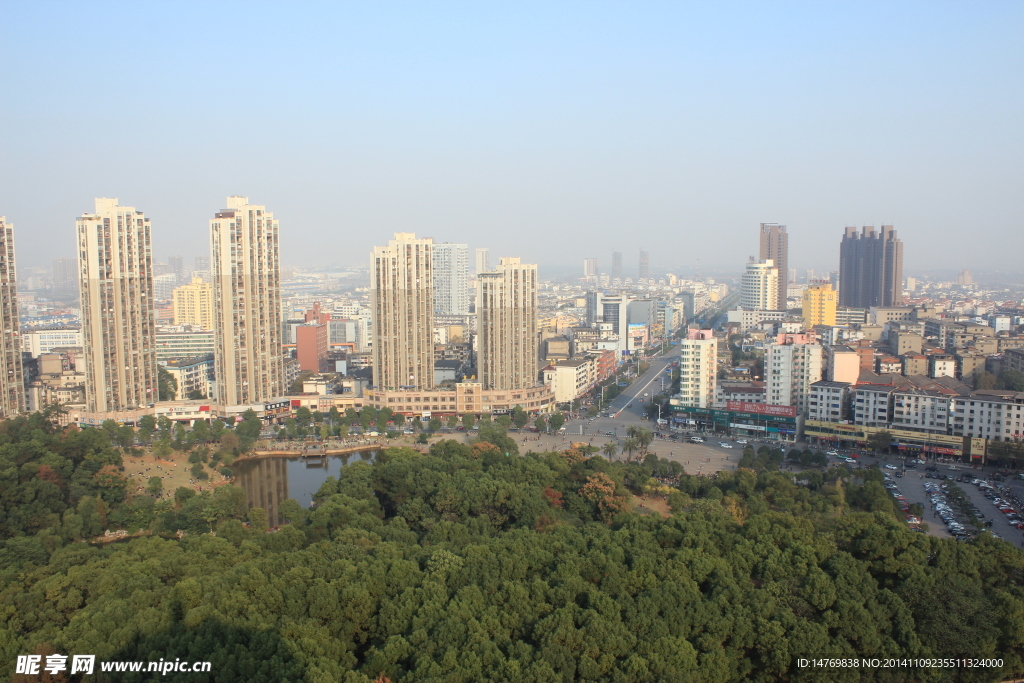 公园塔顶城市全景