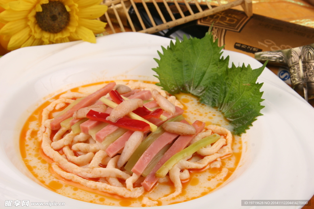 蟹钳肉浓汤烩鱼面