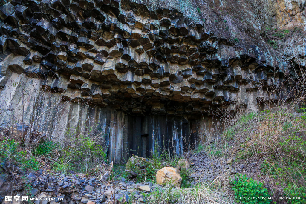 石舍火山岩柱状节理岩