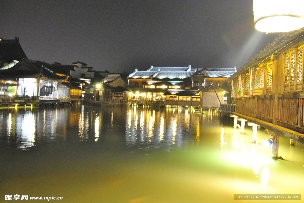 夜幕中的乌镇夜景