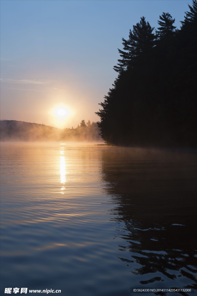 夕阳 湖泊