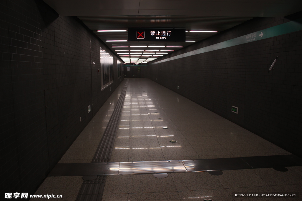 地铁通道