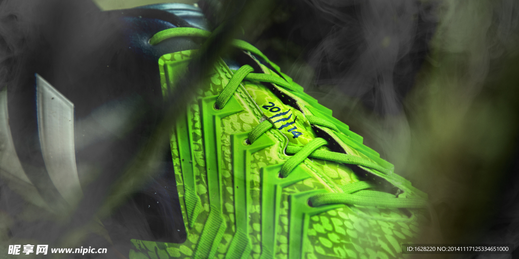 ADIDAS 足球鞋