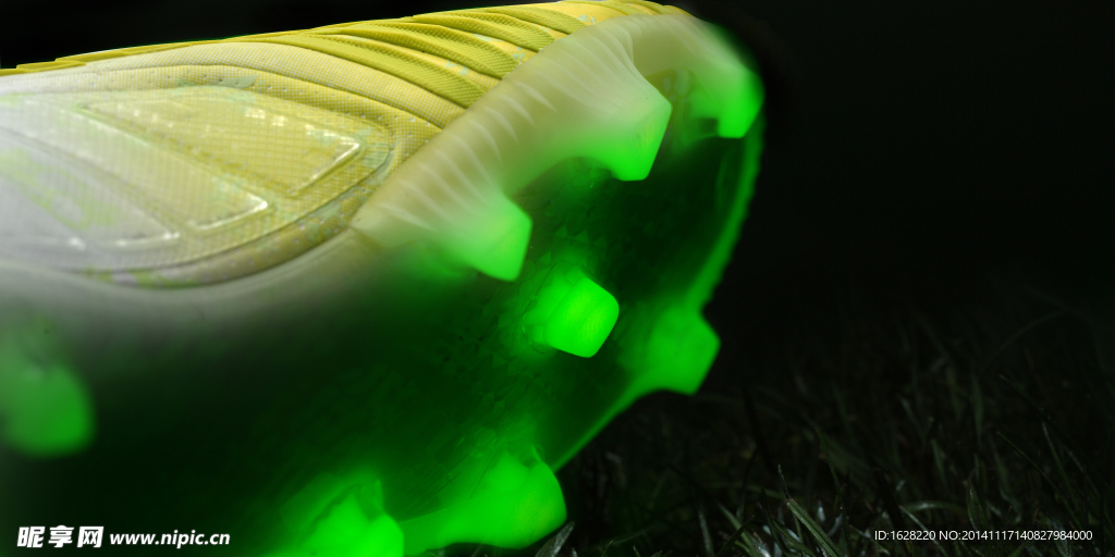 ADIDAS顶级足球鞋