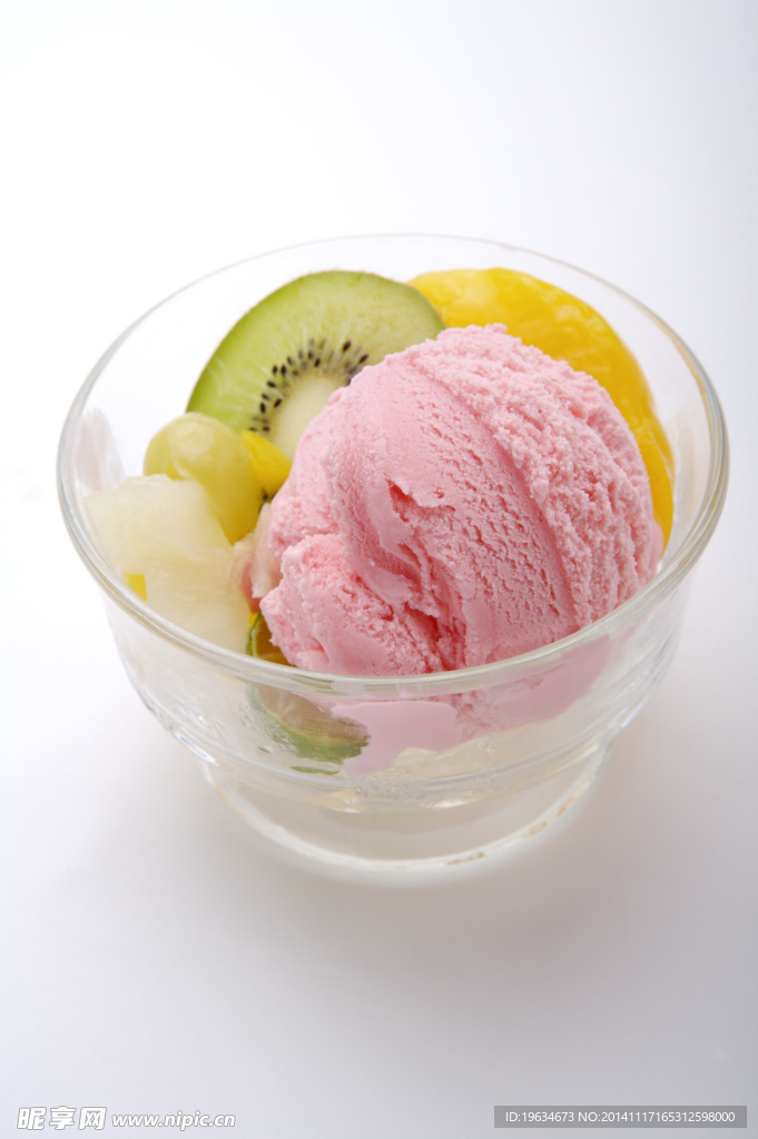 水果草莓冰淇淋