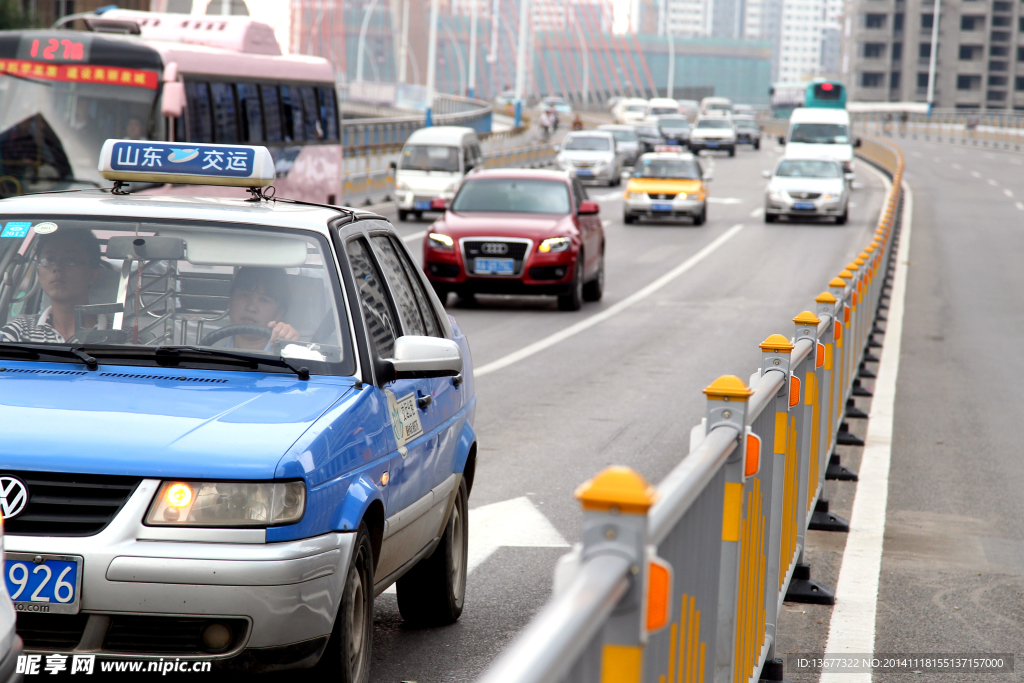 城市道路交通摄影