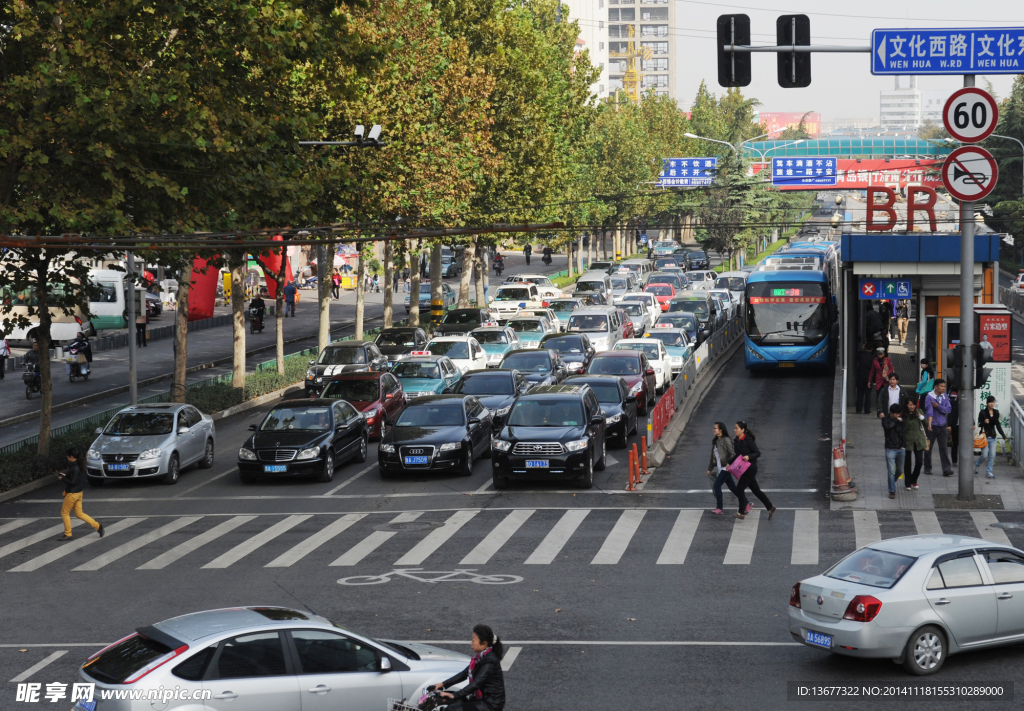 城市道路交通摄影