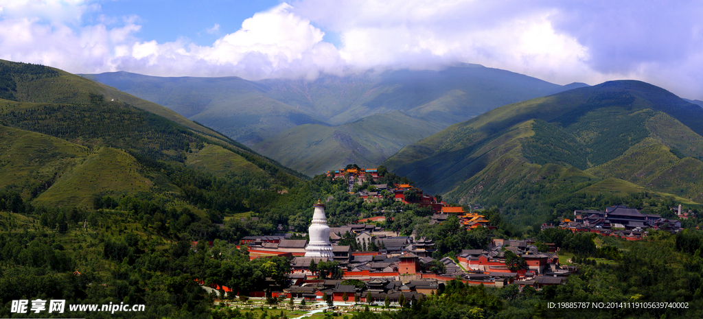 五台山五峰全景春季摄影