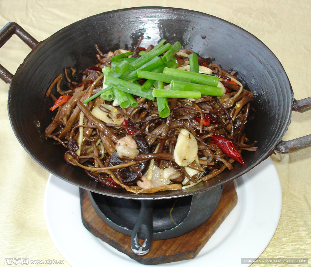 干锅茶树菇