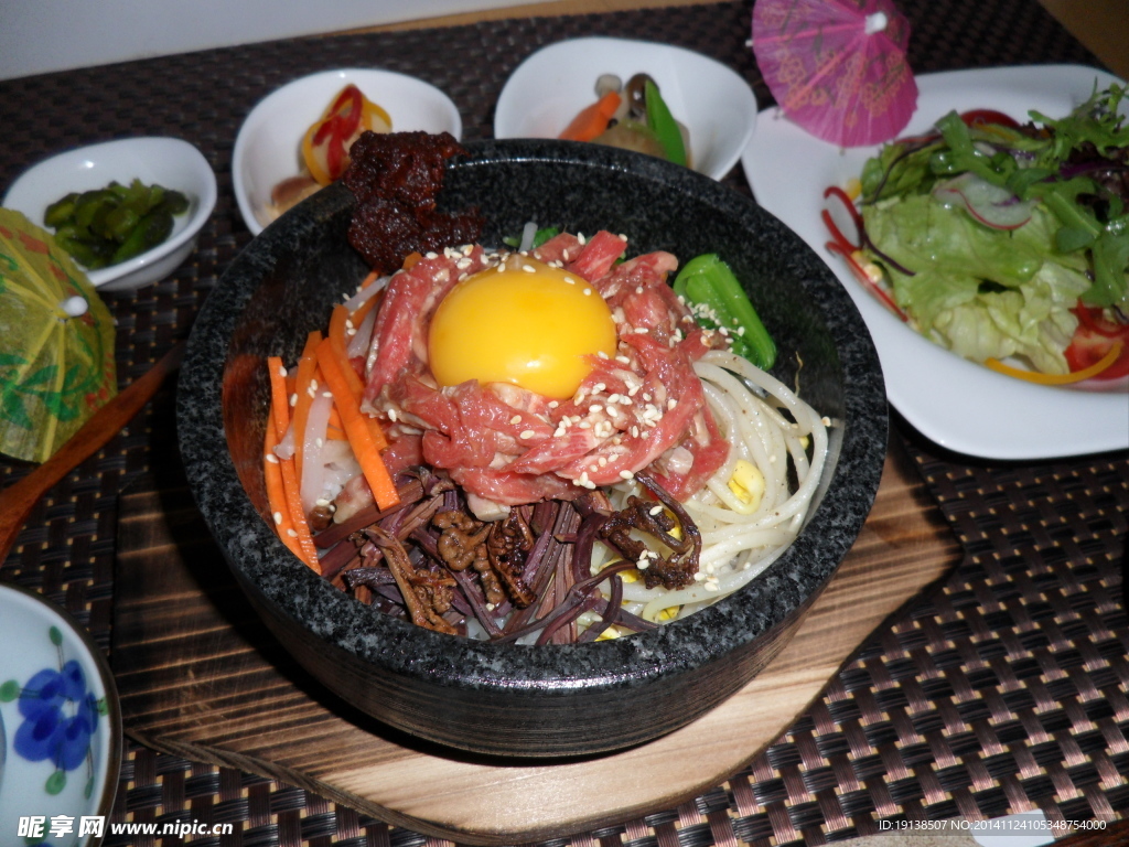 生牛肉石锅饭定食