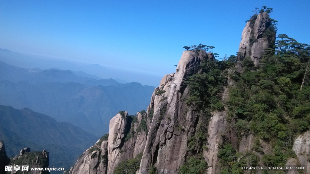 雄伟高山