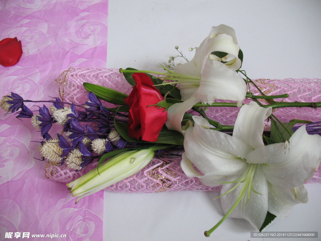 百合花束