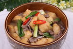 拆骨肉焖油豆腐