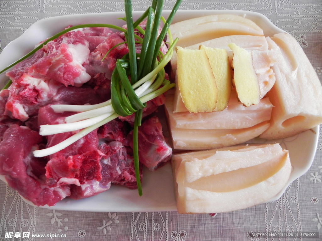 莲藕排骨汤原料
