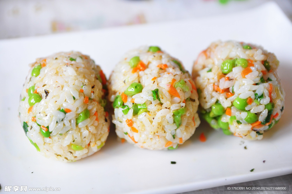 豌豆仁蒲烧鲷鱼饭团