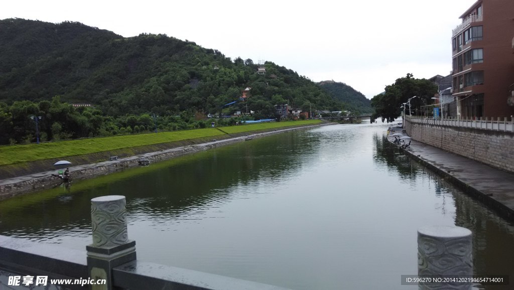 雨后的藻溪河