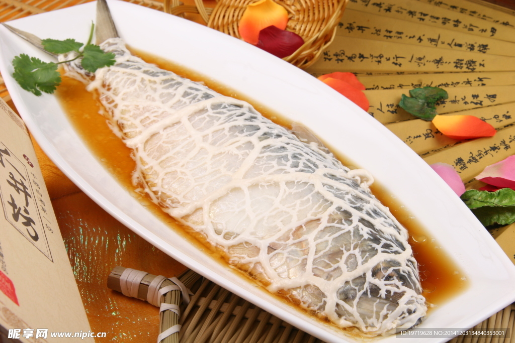 糟香蒸鲥鱼